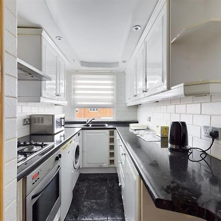 Parsonage Leys Apartment Harlow Exterior foto