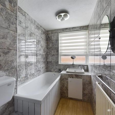 Parsonage Leys Apartment Harlow Exterior foto