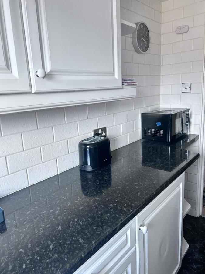 Parsonage Leys Apartment Harlow Exterior foto