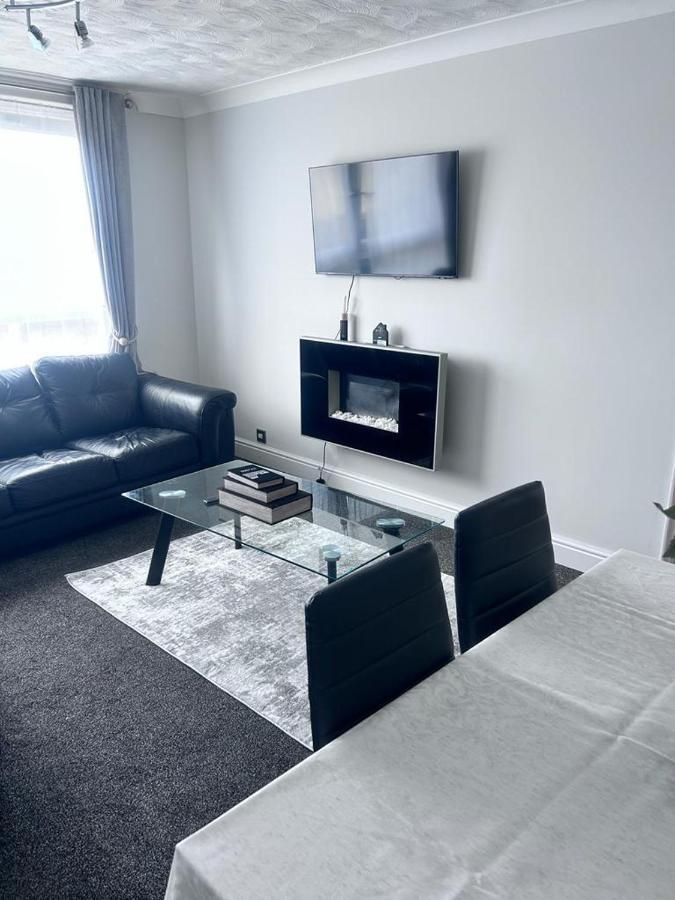 Parsonage Leys Apartment Harlow Exterior foto