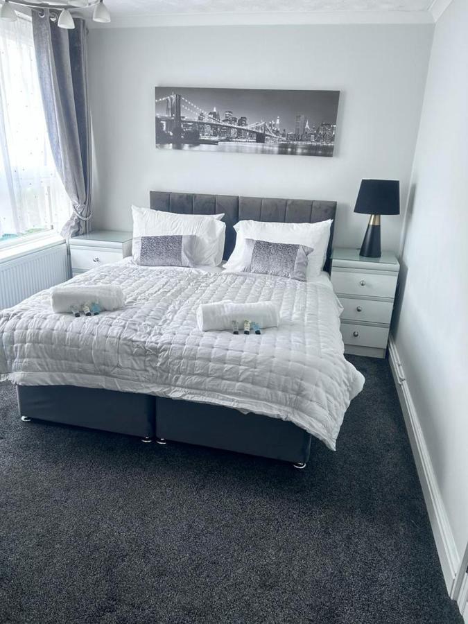 Parsonage Leys Apartment Harlow Exterior foto